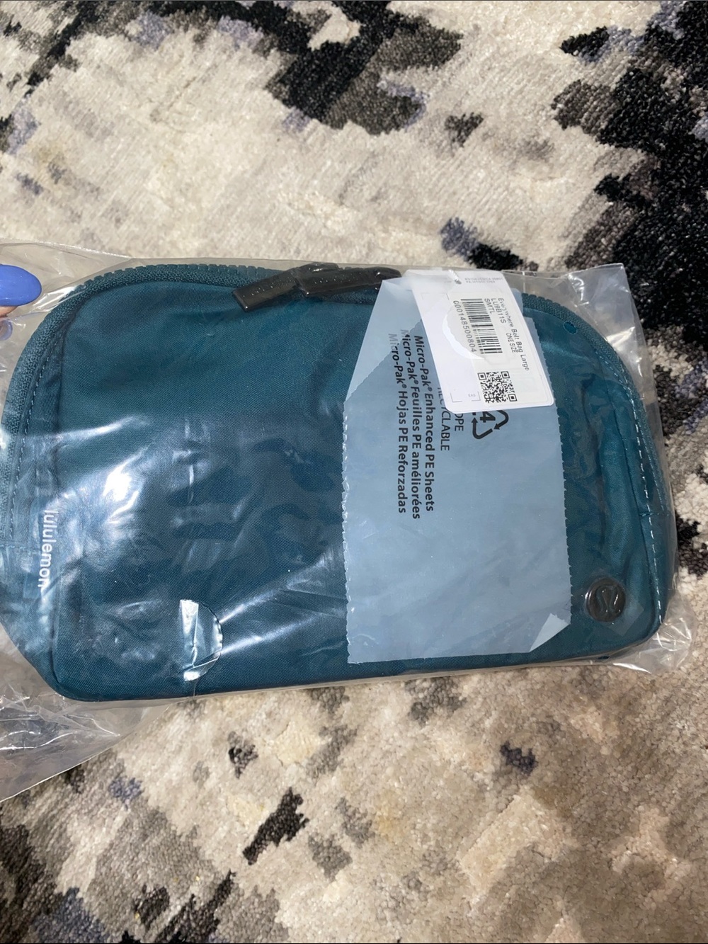 RARE Green lululemon everywhere belt bag